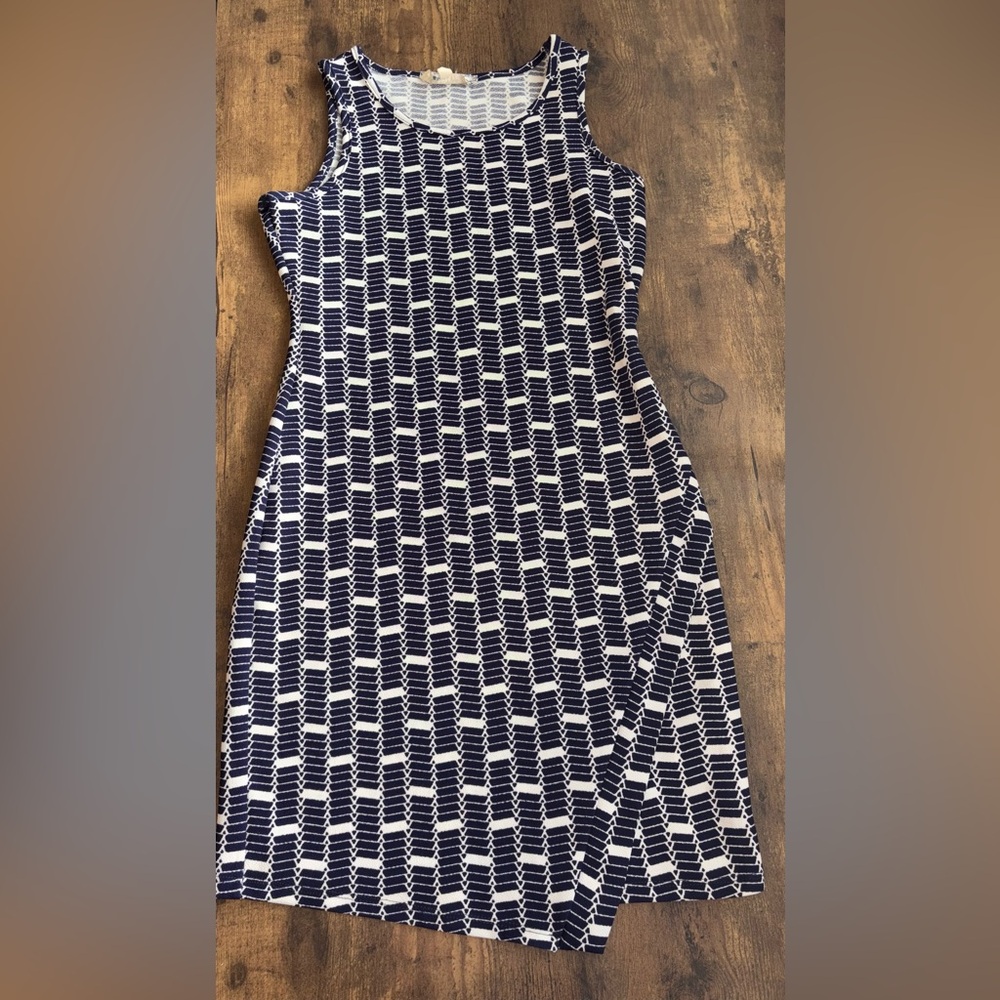 NWOT Sleeveless Navy and White Patterned Midi Dress